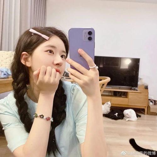 女明星对镜自拍手机,女明星手机自拍瞬间捕捉