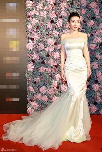 抹胸礼服明星,抹胸礼服下的明星风采瞬间