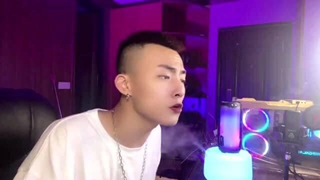快手网红小哥翻唱,经典曲目再现魅力